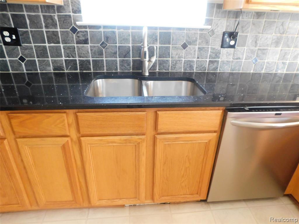 52025 HICKORY Drive, Chesterfield, MI 48047 — Photo 20