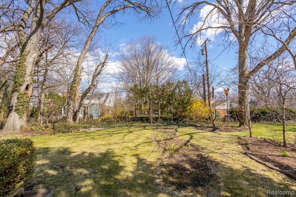 4 DUXBURY Lane, Dearborn, MI 48120 — Photo 28