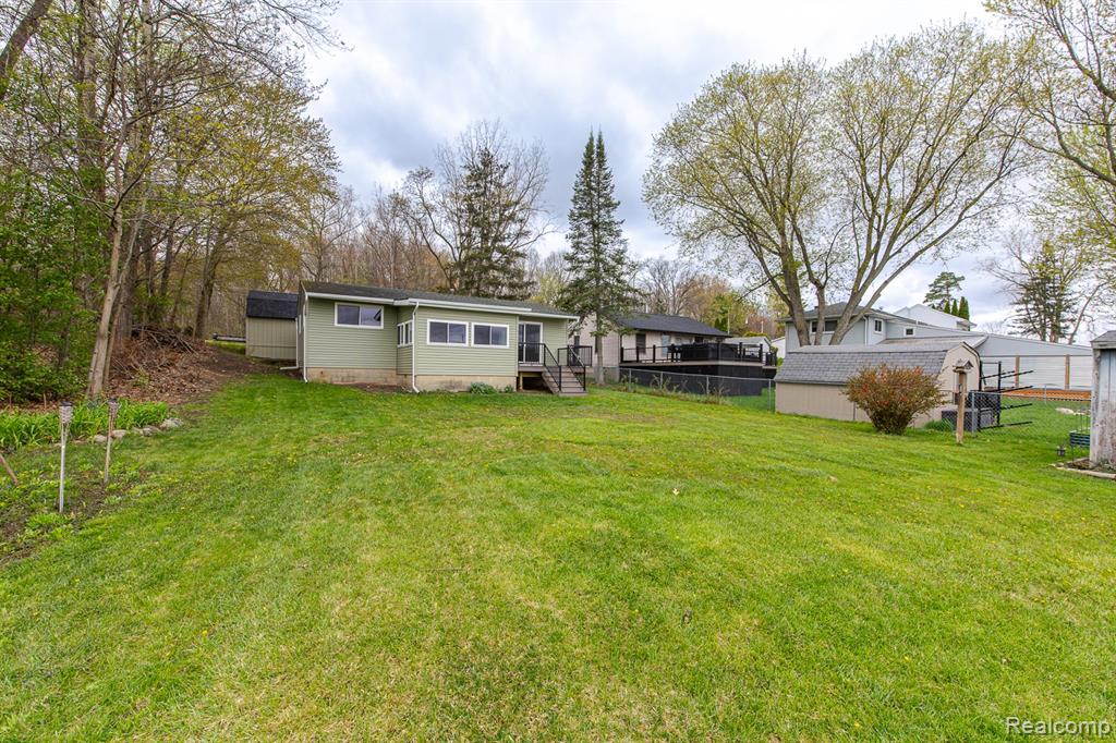 1998 Lakeview Drive, Lapeer, MI 48446 — Photo 38