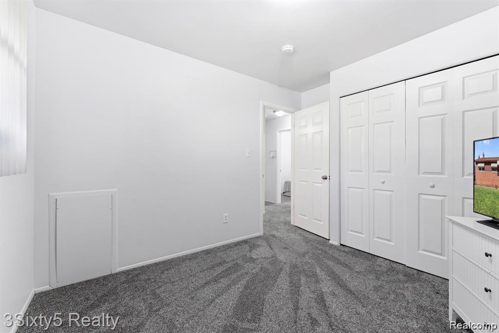 5048 Glenis Street, Dearborn Heights, MI 48125 — Photo 4