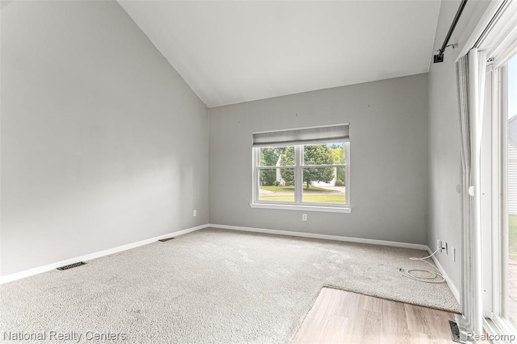 886 Millerway Drive, Fenton, MI 48430 — Photo 11
