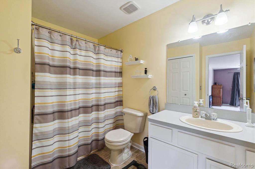 1012 SHIAWASSEE Circle, Howell, MI 48843 — Photo 28