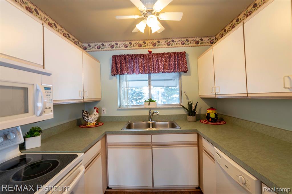 6010 Alan Drive, 30, Brighton, MI 48116 — Photo 14