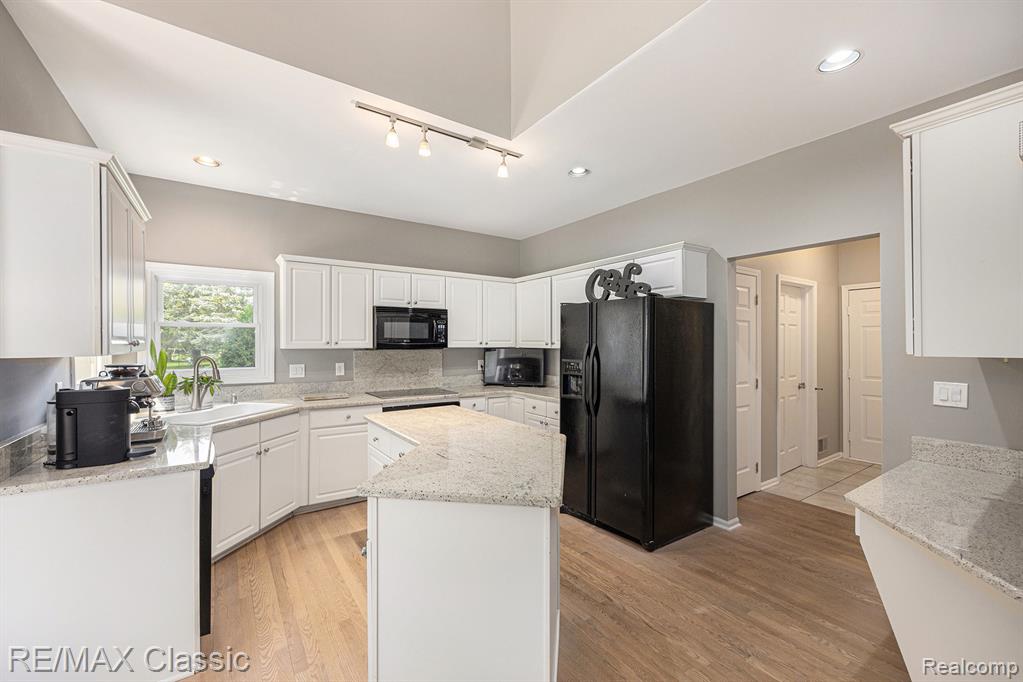 45483 Addington Lane, Novi, MI — Photo 13