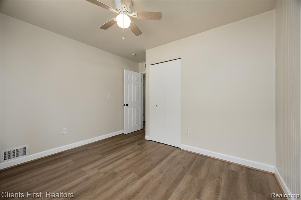 4993 Bedford Street, Dearborn Heights, MI 48125 — Photo 8