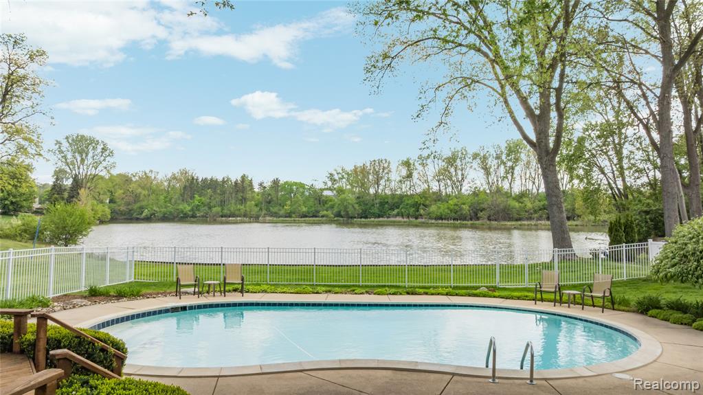 4700 S Valleyview Road, West Bloomfield, MI 48323 — Photo 40