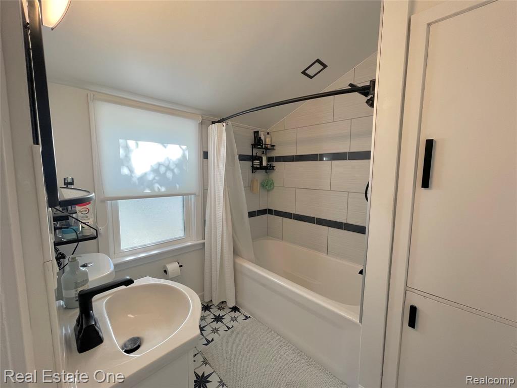 500 E CAMBOURNE Street, Ferndale, MI 48220 — Photo 13