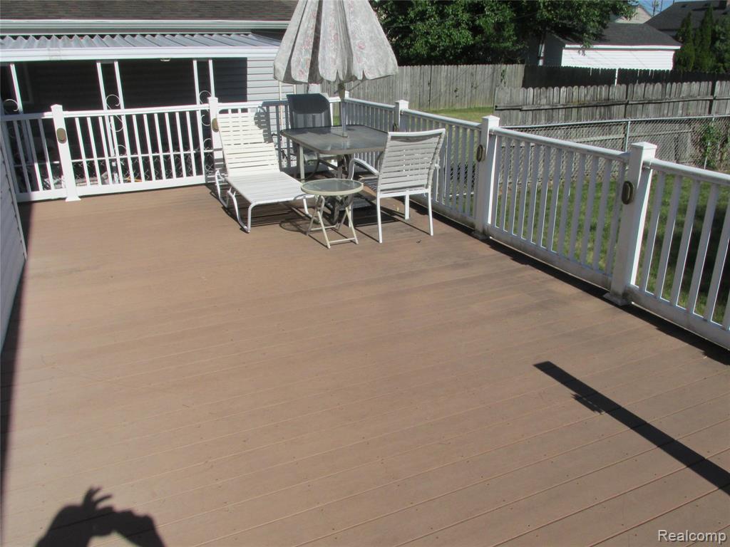 984 E Mahan Avenue, Hazel Park, MI 48030 — Photo 27