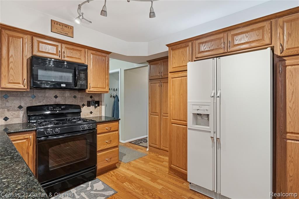 41183 Beechwood Street, Macomb, MI 48038 — Photo 11