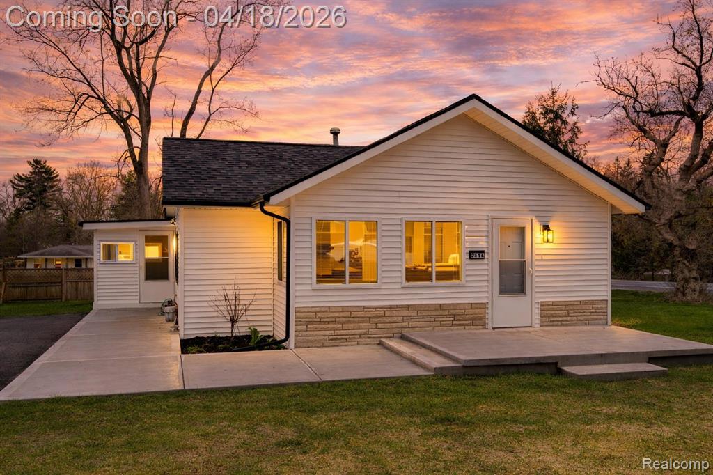 2514 Barton Street, Commerce Twp, MI 48382 — front exterior