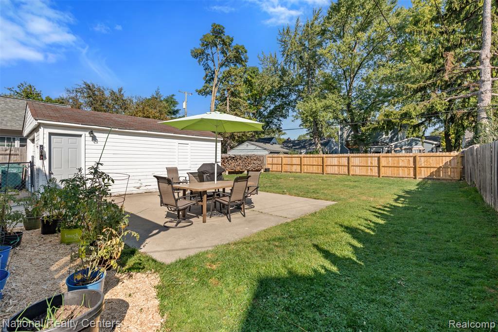 10834 Talbot Avenue, Huntington Woods, MI — Photo 32