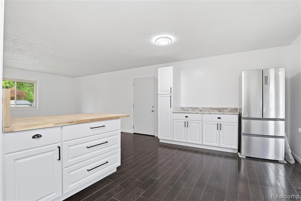 2465 Egelston Avenue, Burton, MI 48509 — Photo 10