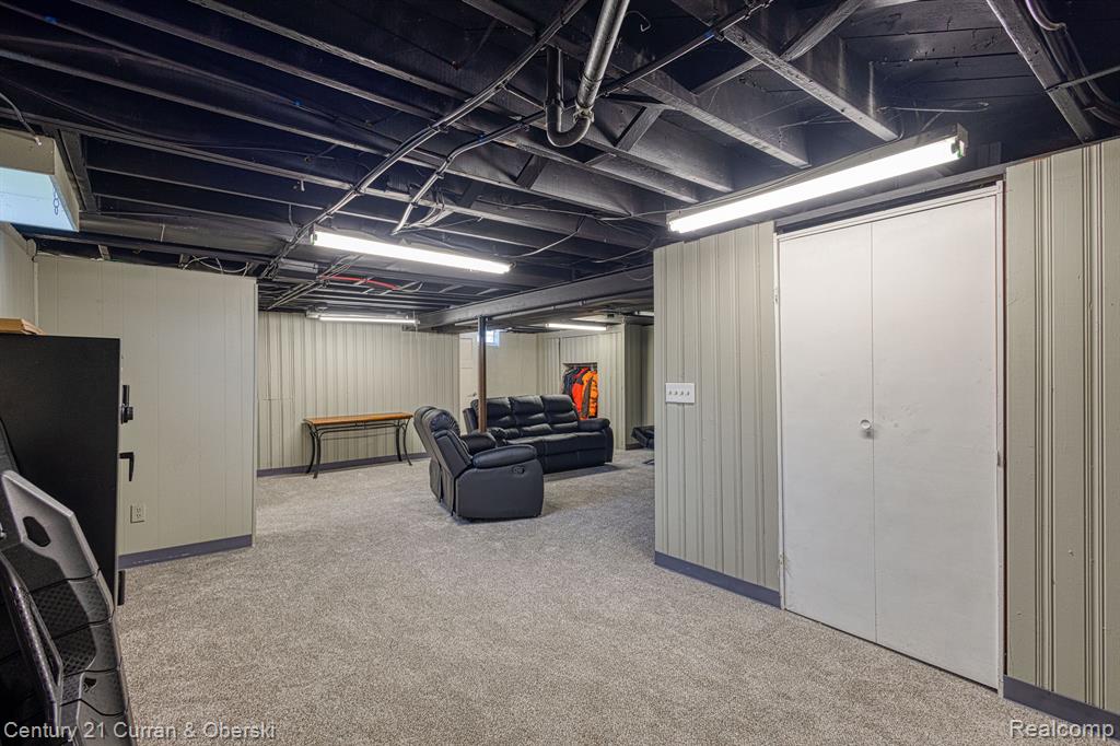 8943 ROSLYN Street, Livonia, MI 48150 — Photo 16