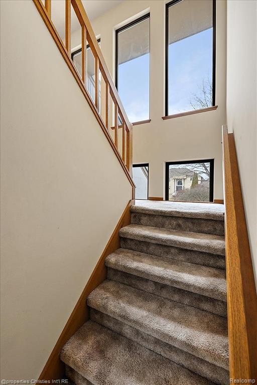 8241 LAKE PINE Drive, Commerce Twp, MI 48382 — Photo 32