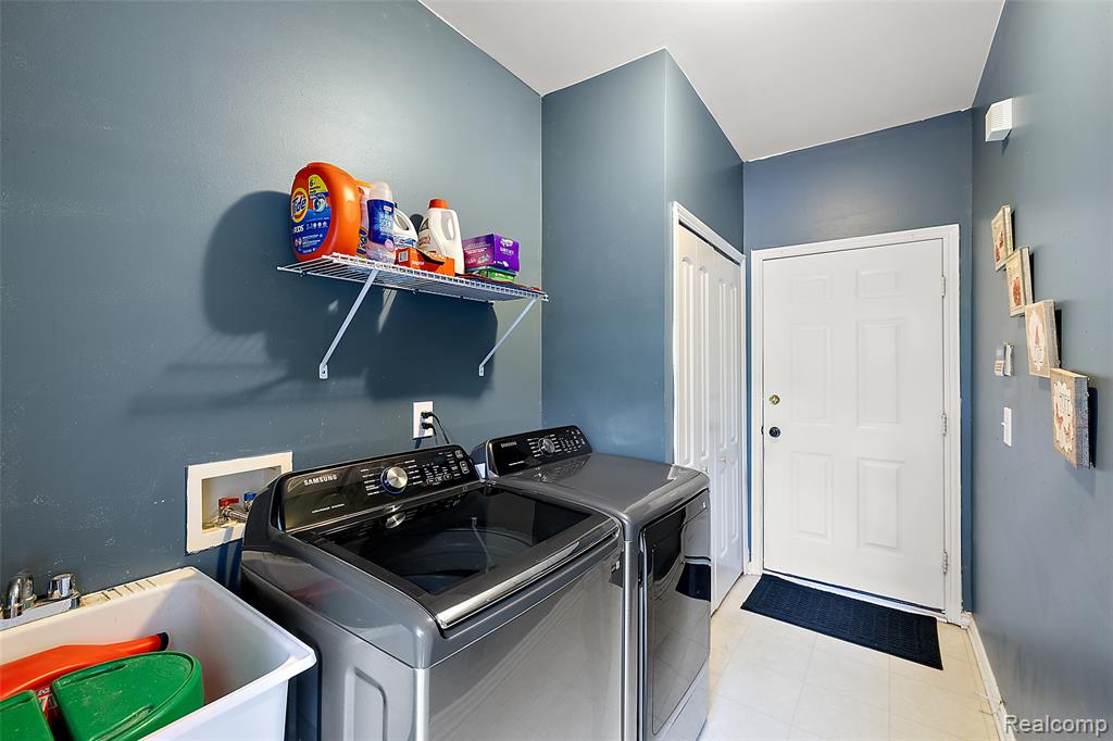 19208 W 11 Mile Road, Lathrup Village, MI 48076 — Photo 33