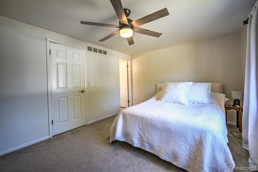 5250 Winchester Drive, Troy, MI 48085 — Photo 29