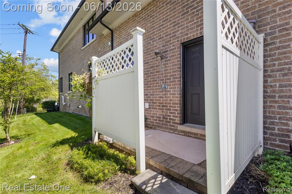 2428 Pine Lake Road, West Bloomfield, MI 48324 — Photo 22