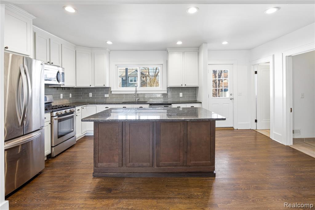 827 Longfellow Avenue, Royal Oak, MI 48067 — Photo 4