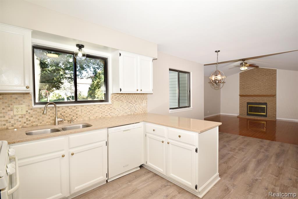 24945 SARAH FLYNN, Novi, MI — Photo 11