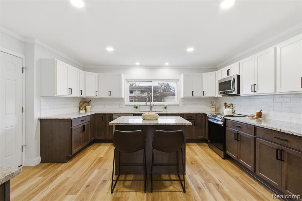 6780 Post Oak Drive, West Bloomfield, MI — Photo 11