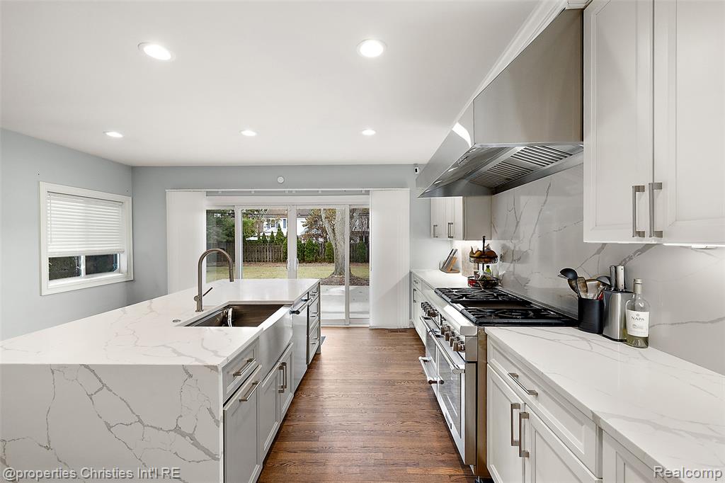 61 Lochmoor Boulevard, Grosse Pointe Shores, MI 48236 — Photo 19