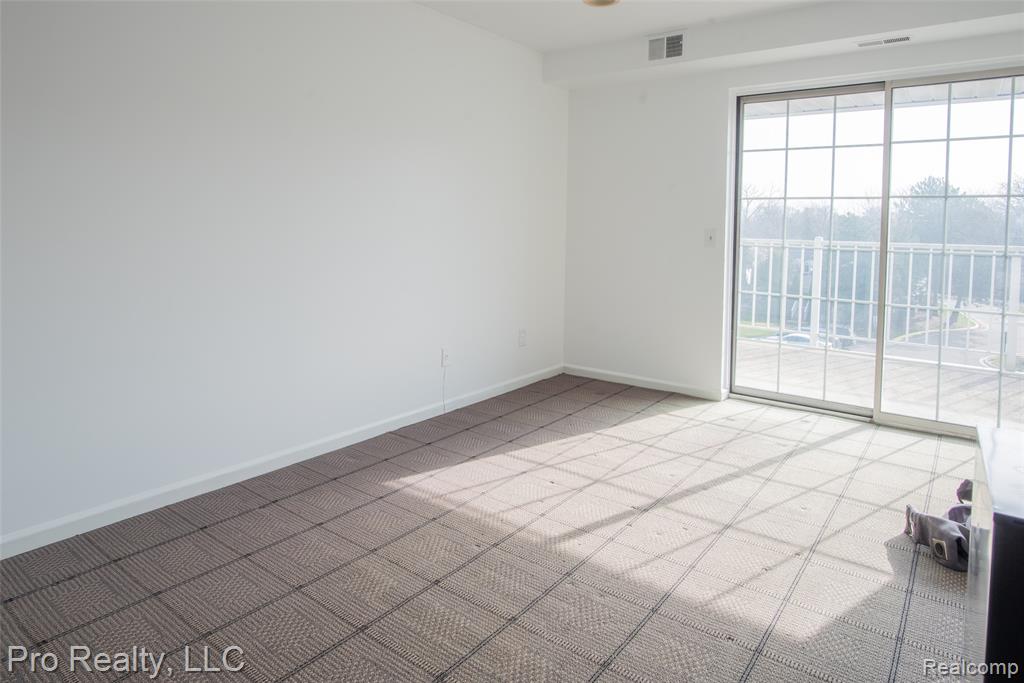3559 Port Cove Drive, Waterford, MI 48328 — Photo 15