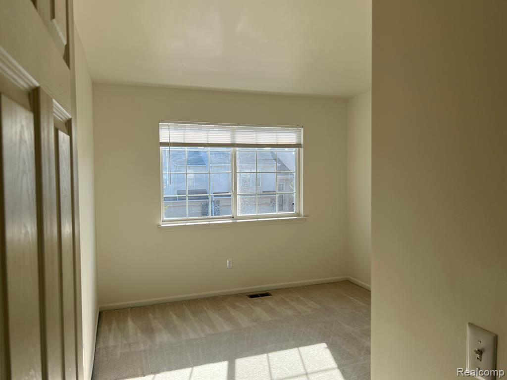 26652 KIRKWAY Drive, Woodhaven, MI 48183 — Photo 37