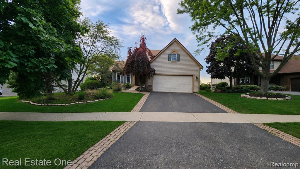 510 Boulder Lake Drive, Oxford, MI 48371