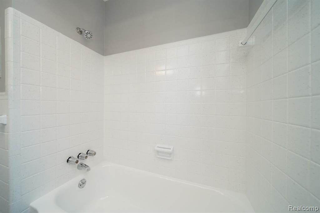 927 CLEOPHUS Parkway, Lincoln Park, MI 48146 — Photo 34