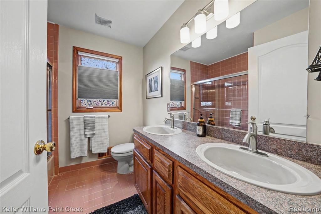 247 Glenmoor Drive S, Rochester, MI 48307 — Photo 37