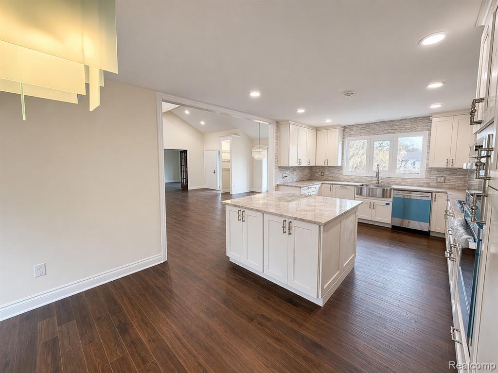 5525 Woodland Court, West Bloomfield, MI — Photo 23