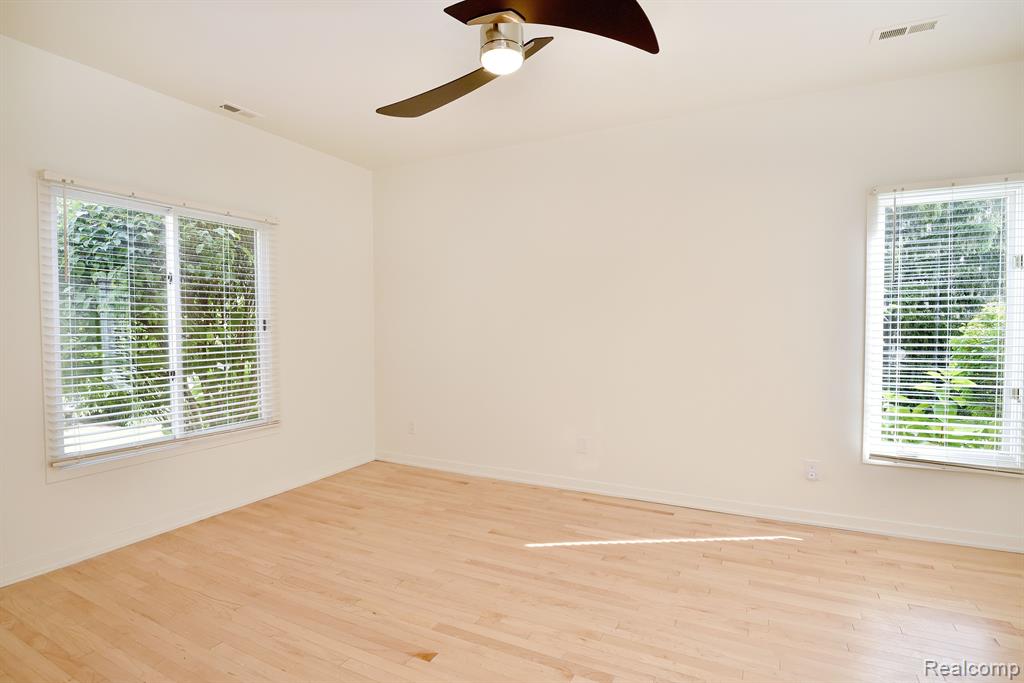 29439 LAUREL Drive, Farmington Hills, MI 48331 — Photo 15