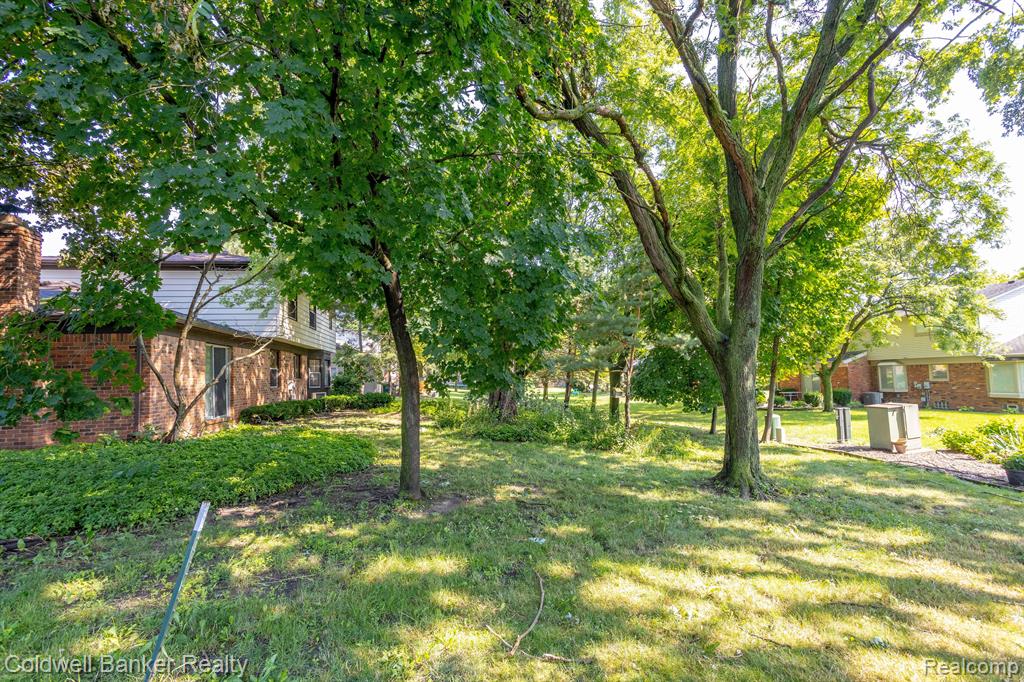 5310 HERTFORD Drive, Troy, MI 48085 — Photo 28