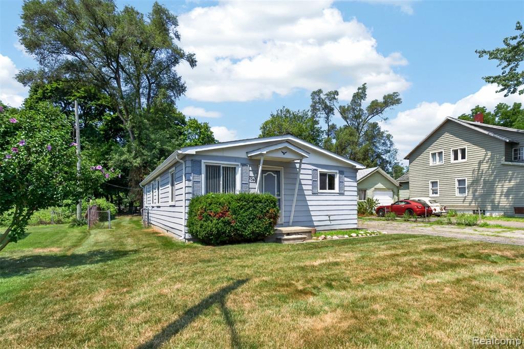 2340 Hester Court, Keego Harbor, MI 48320