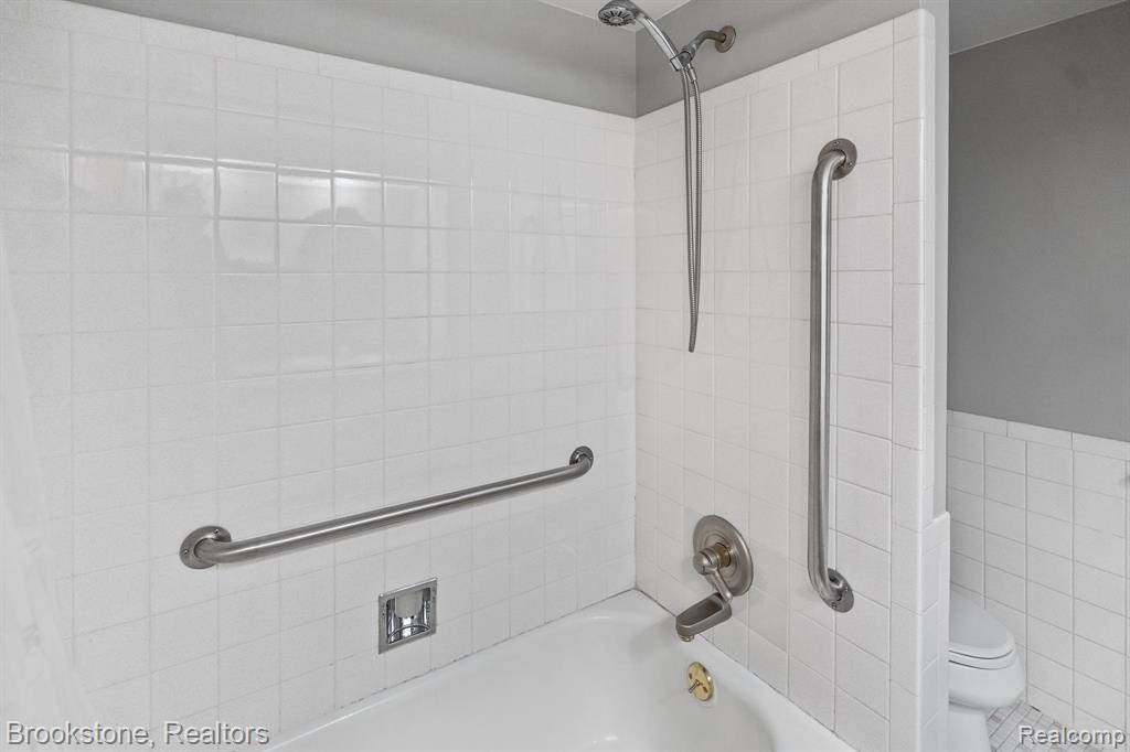 8465 KENNEDY Circle, Warren, MI 48093 — Photo 14