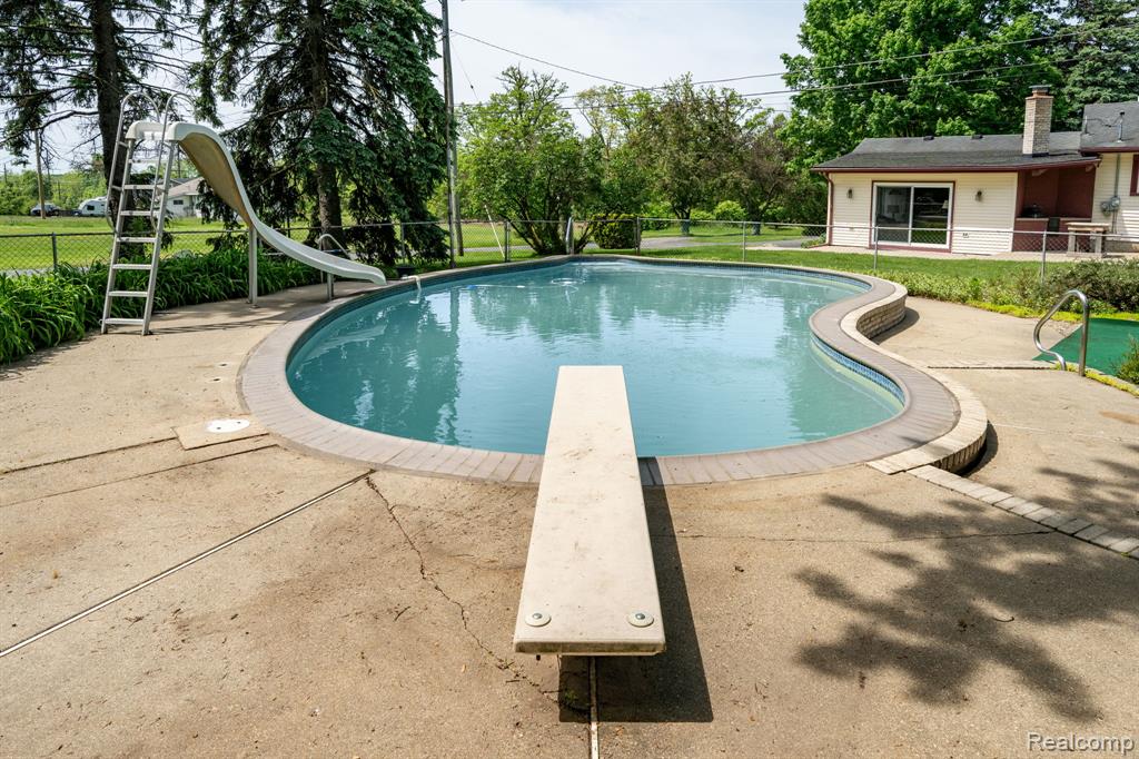 5871 Brewster Road, Rochester Hills, MI 48306 — Photo 40