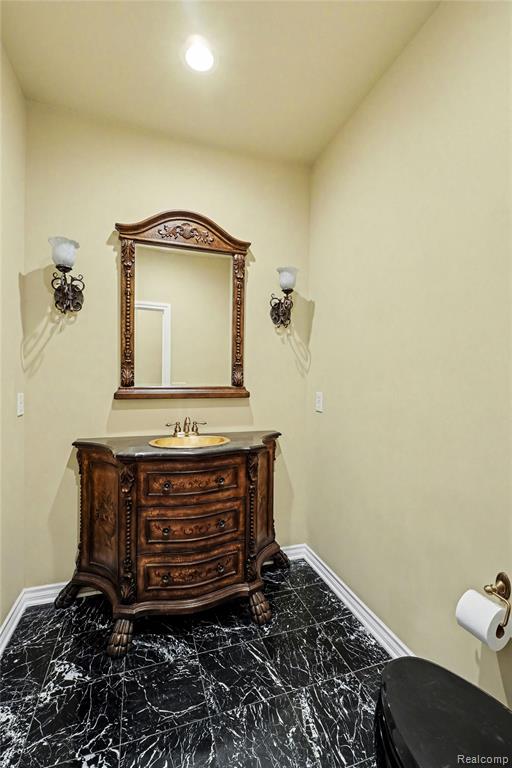 10229 Edgewood Drive, Grand Blanc, MI 48439 — Photo 20