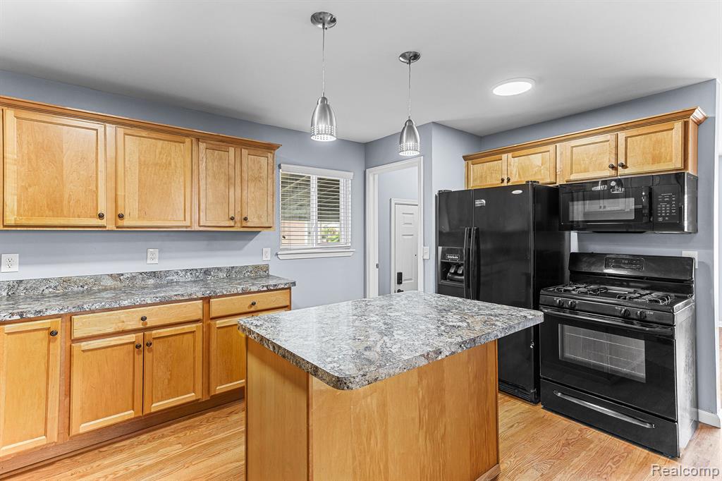 451 DARWIN Street, Westland, MI 48186 — Photo 32