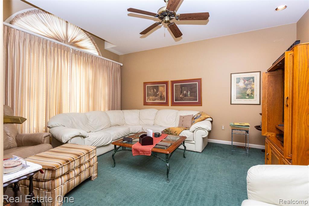 10215 Mill Pointe Drive, Goodrich Vlg, MI — Photo 25
