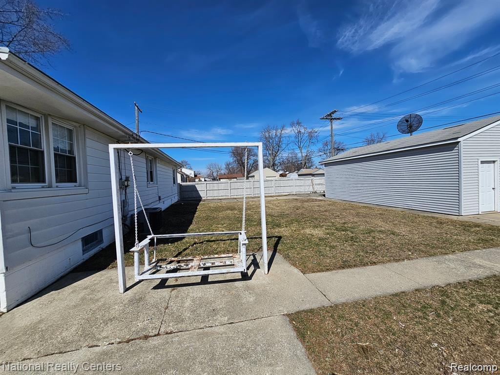 13621 MULBERRY Street, Southgate, MI 48195 — Photo 2