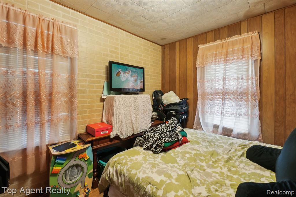 933 CAMERON Avenue, Pontiac, MI 48340 — Photo 12