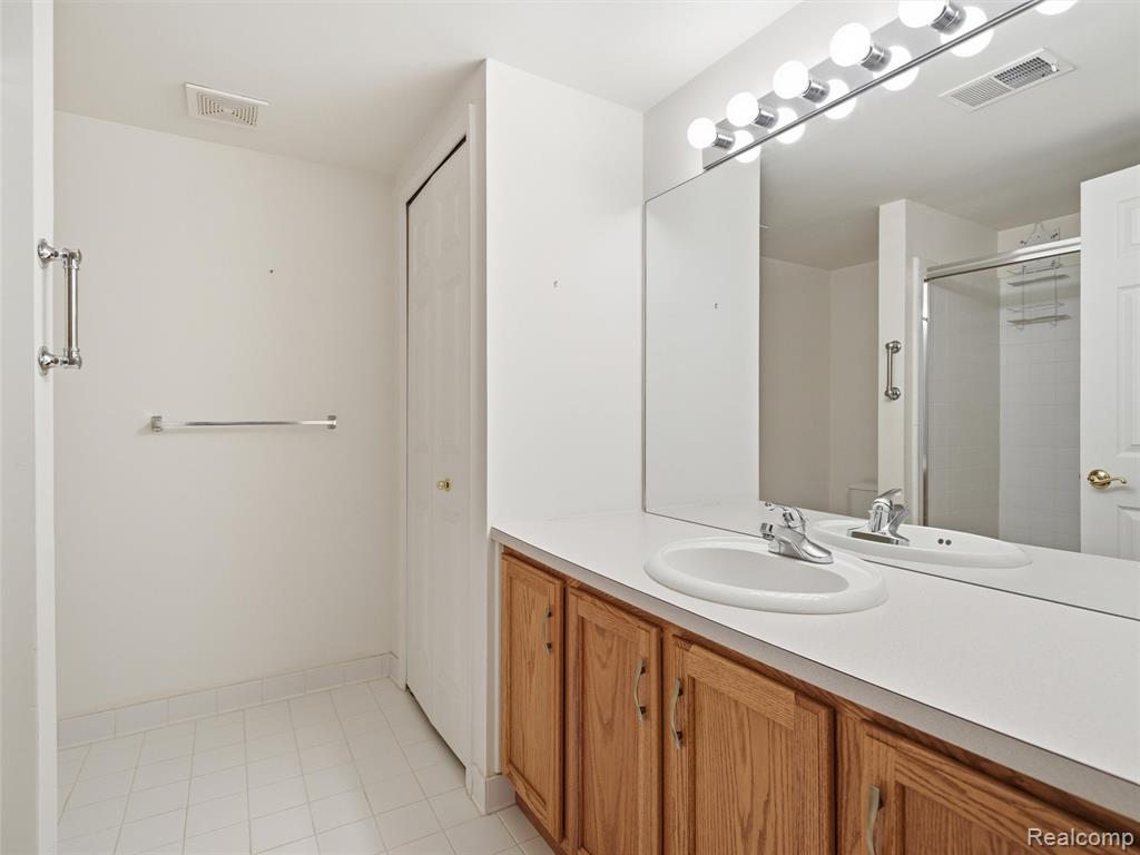 6394 Heron Park Way, Clarkston, MI — Photo 38