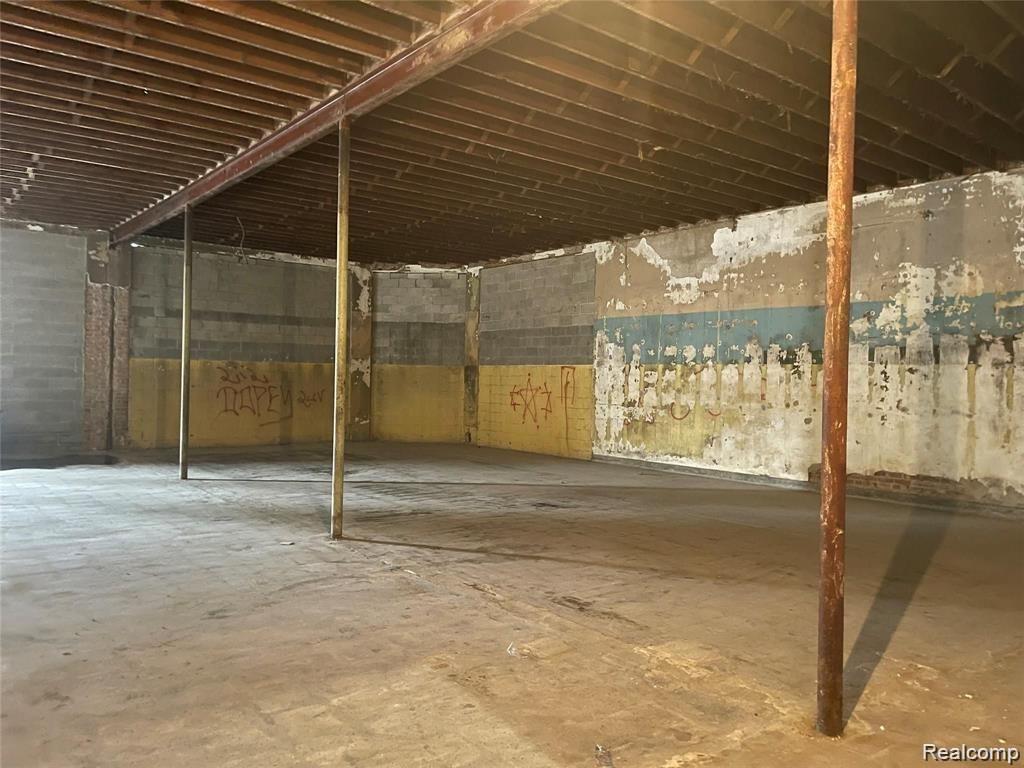 301 s S OAKWOOD, Detroit, MI 48217 — Photo 18