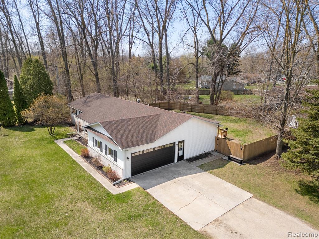 5837 Lakeshore Road, Fort Gratiot, MI 48059 — Photo 33
