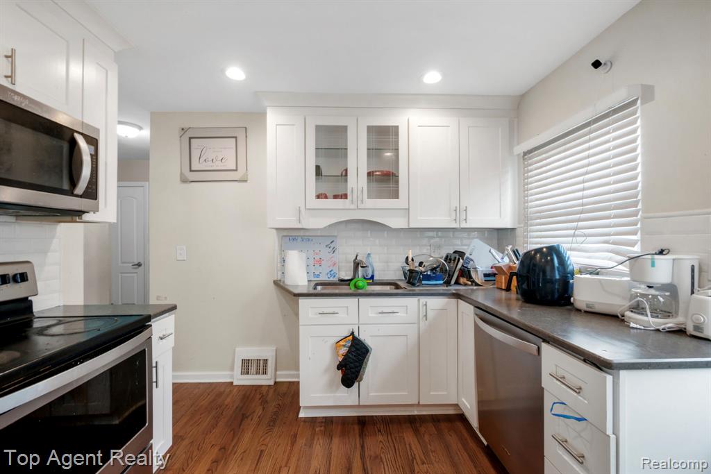 9903 Ruth Avenue, Allen Park, MI 48101 — Photo 2