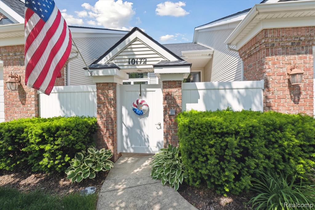 10172 Clarkshire Court, South Lyon, MI 48178 — Photo 3