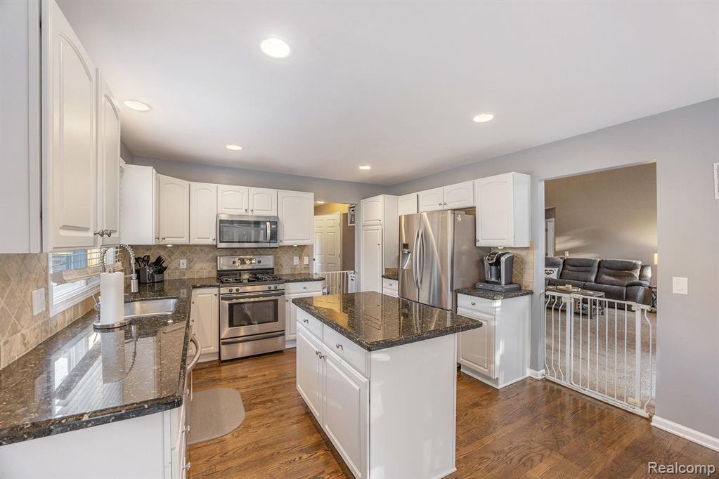 55670 PARKVIEW Drive, Shelby Twp, MI 48316 — Photo 15