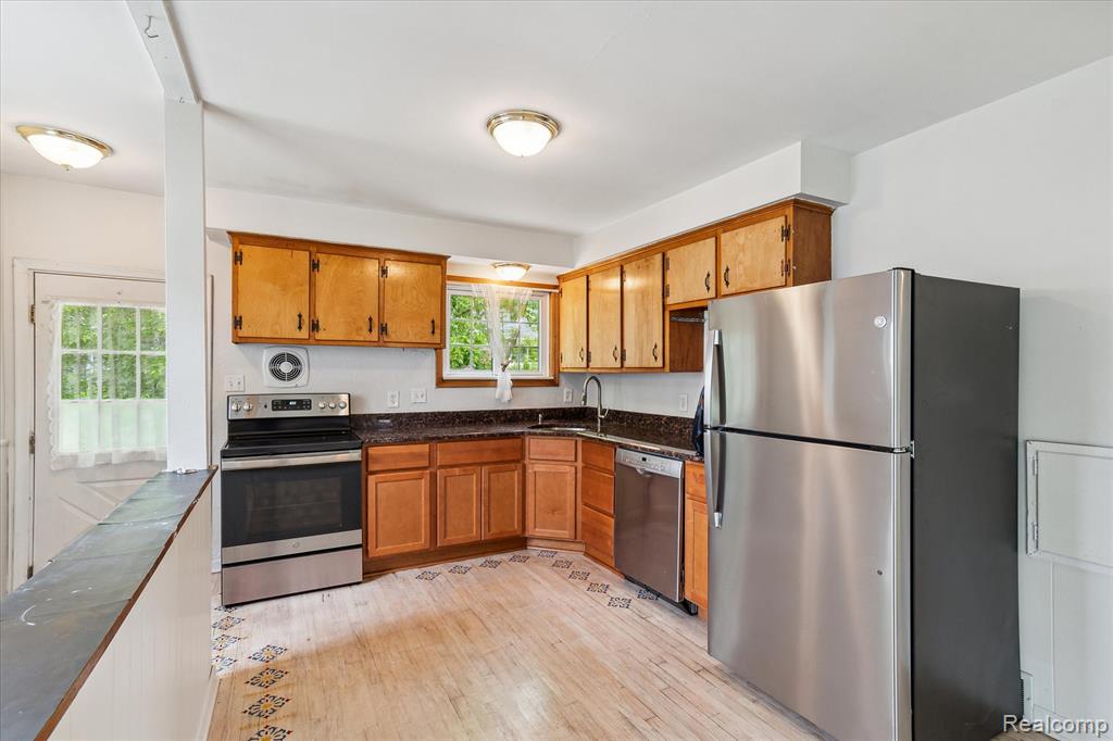 8242 MONROE Boulevard, Taylor, MI 48180 — Photo 10