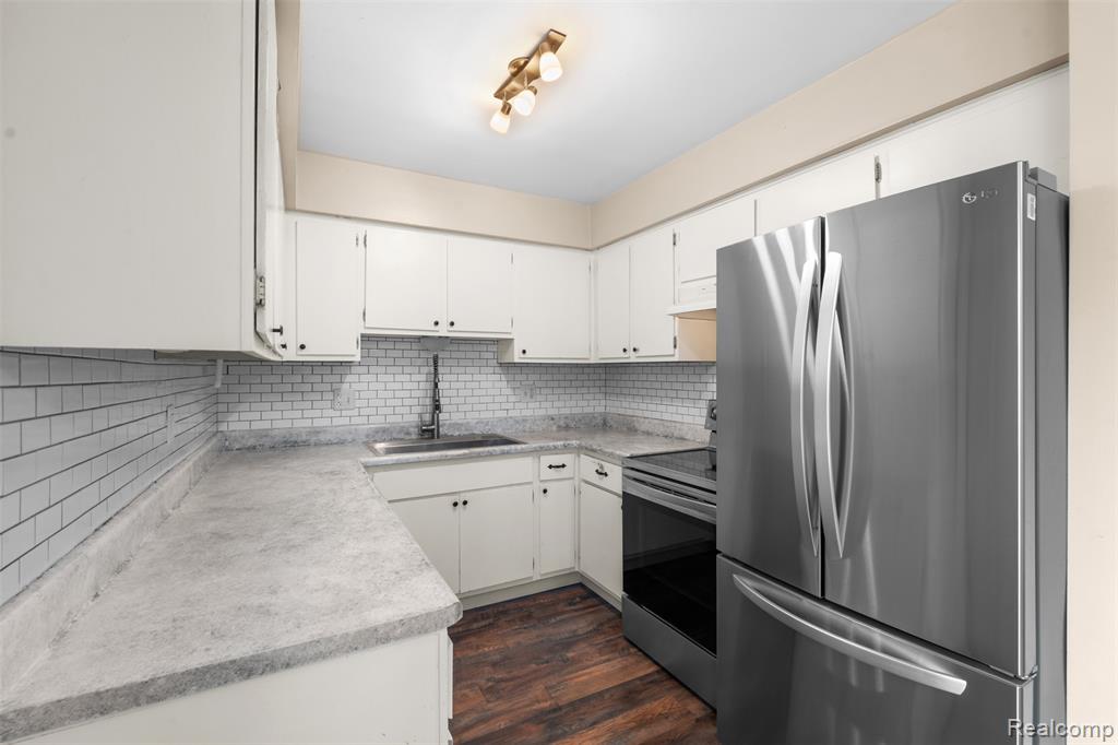 24525 Seaton Circuit E, 17, Warren, MI 48091 — Photo 13