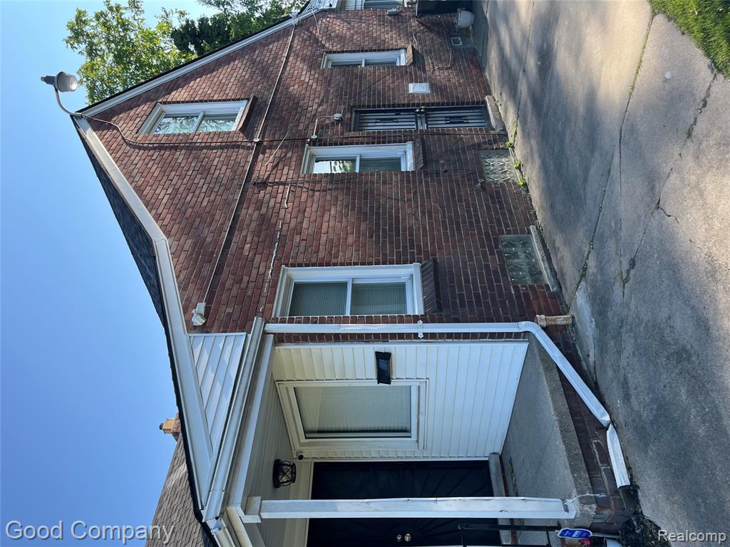19469 Whitcomb Street - Photo 2